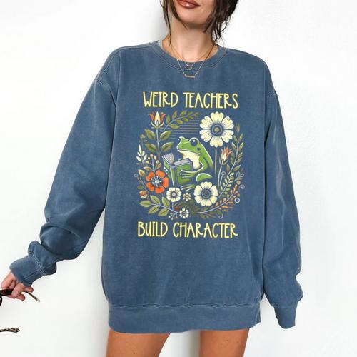 Weird Teachers Build Character Frog Reading Book Librarian Comfort Colors Sweatshirt - teacherstshirts.com DE