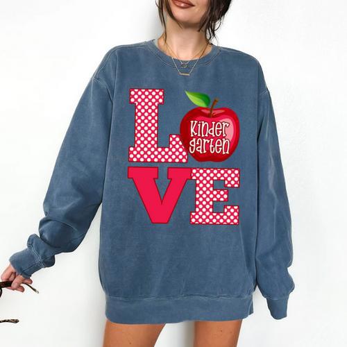 Love Kindergarten Cute Apple School Teacher Comfort Colors Sweatshirt - teacherstshirts.com AU