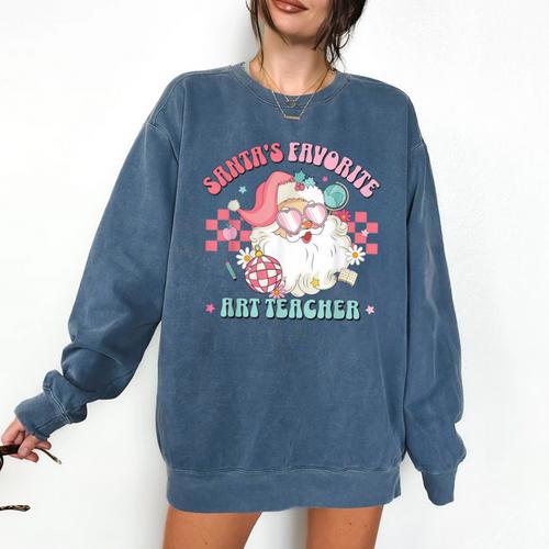 Retro Pink Christmas Santa's Favorite Art Teacher Artist Comfort Colors Sweatshirt - teacherstshirts.com