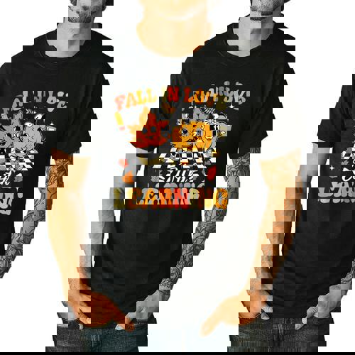 Fall In Love With Learning Fall Teacher Thanksgiving Retro Men&#x27;s Casual T-Shirt - teacherstshirts.com