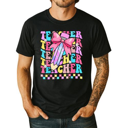 Groovy Teacher Cute Coquette Bow Flower Retro Back To School Men's Casual T-Shirt - teacherstshirts.com DE