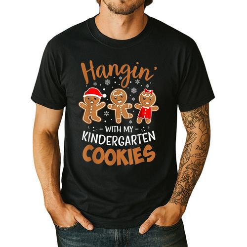 Hangin My Kindergarten Cookie Gingerbread Christmas Teacher For Men Women Kids Men's Casual T-Shirt - teacherstshirts.com