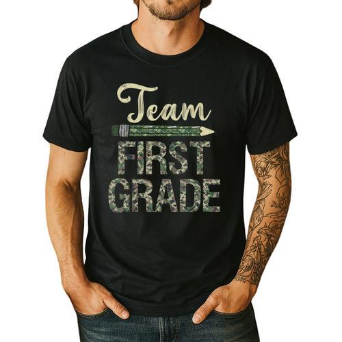 Team First Grade Camo 1st Grade Teacher Camouflage Men's Casual T-Shirt - teacherstshirts.com DE