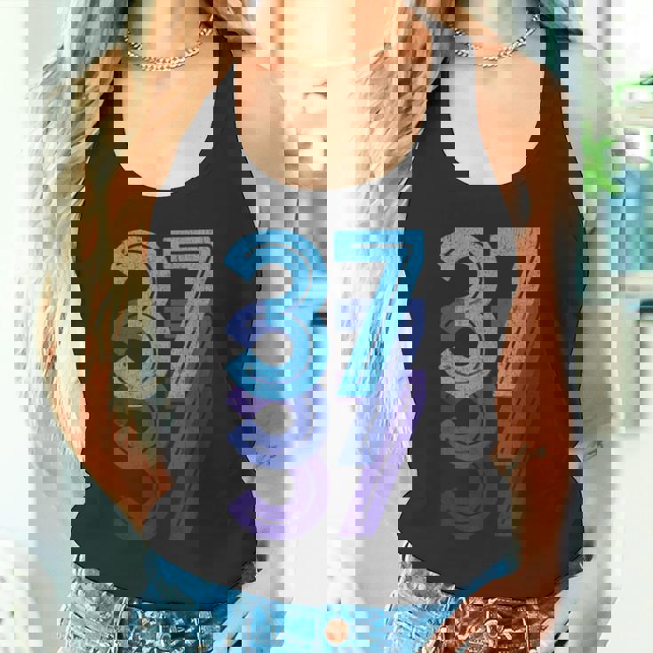 37ラッキーナンバー37歳誕生日スポーツチーム タンクトップ