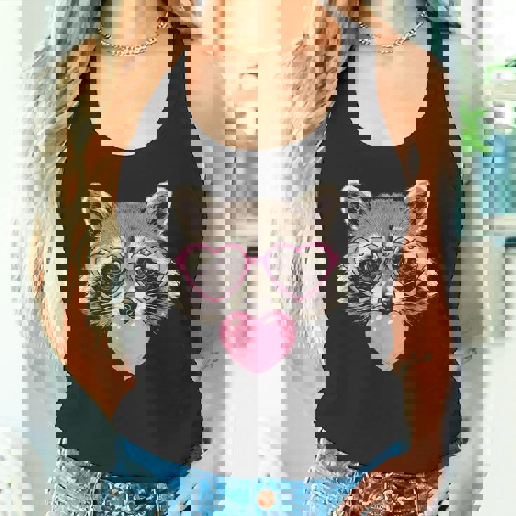 かわいいアライグマが吹くピンクのバレンタイン ハート バブルガム タンクトップ