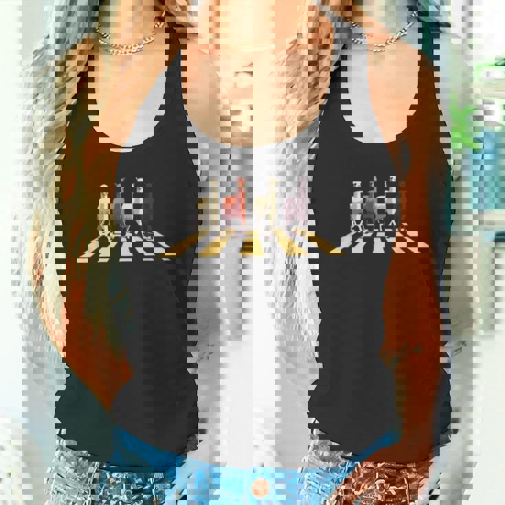 アビーストリートロードを横断する面白いラマアルパカ タンクトップ