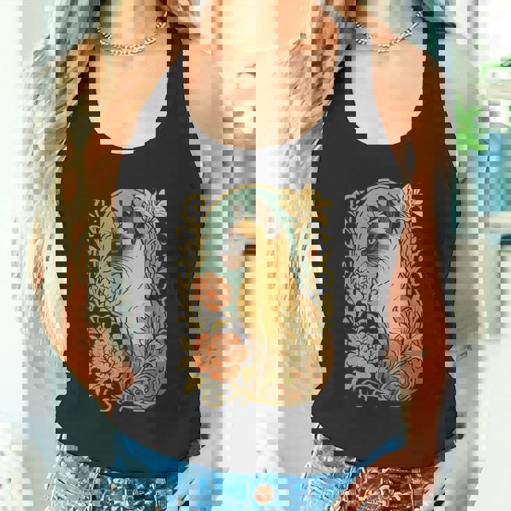 エレガントなガーデンフローラルに囲まれたヴィンテージシャム猫 タンクトップ