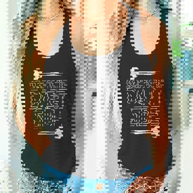 メンズ ダーツボード ダーツボード 面白いことわざダーツスポーツ タンクトップ