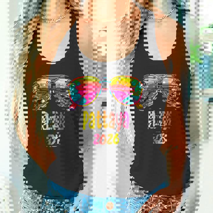 パタヤ 2026 サングラスの服装 パタヤ 2026 タンクトップ