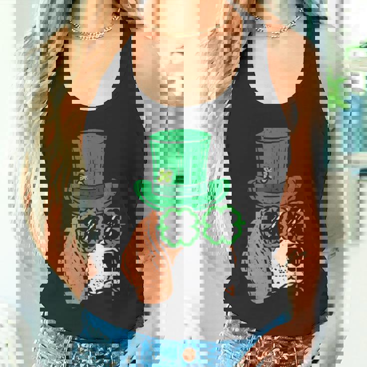 レプラコーン ビーグル シャムロックグラス セントパトリックスデー 犬の贈り物 タンクトップ