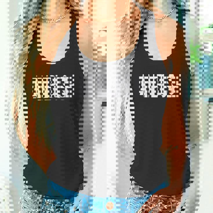 待ち伏せ タンクトップ