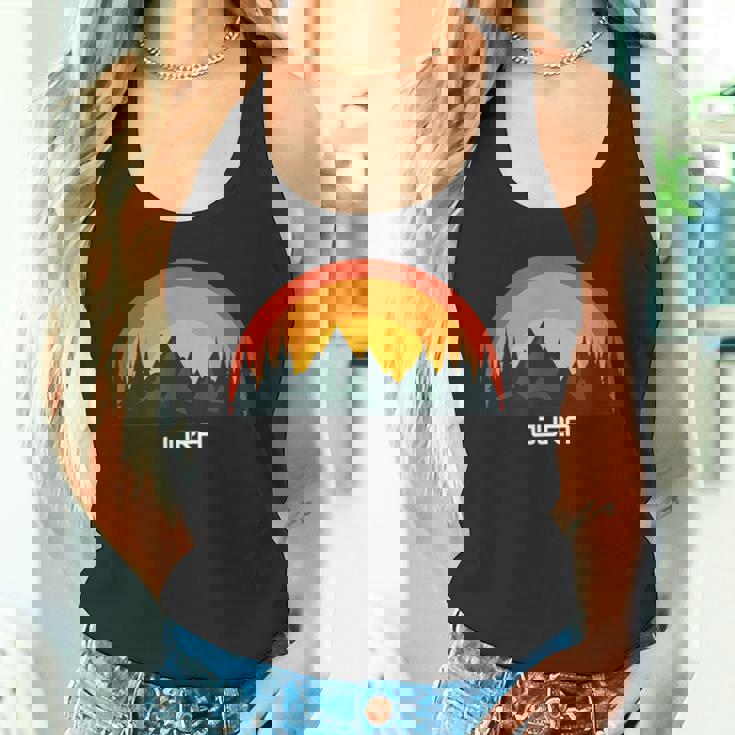 日没のジュラ山脈とハイマートカントン タンクトップ