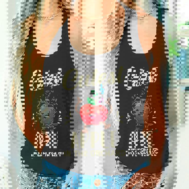 果樹園で一番かわいいリンゴ摘みシーズン。 タンクトップ