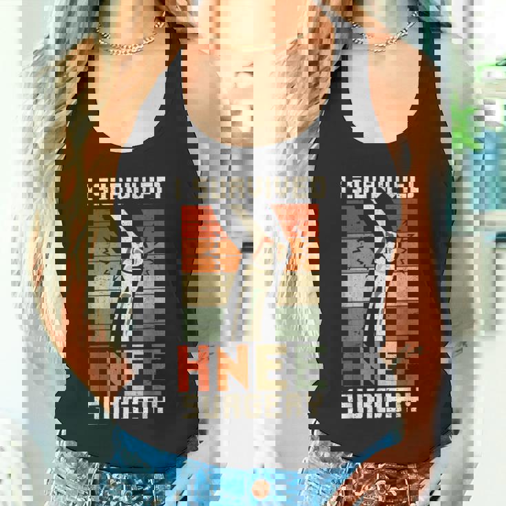 膝の手術の患者さん 面白い膝 タンクトップ