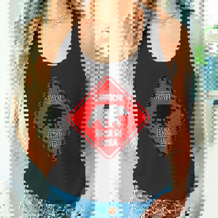 赤い警告標識 クマのエリア標識 タンクトップ