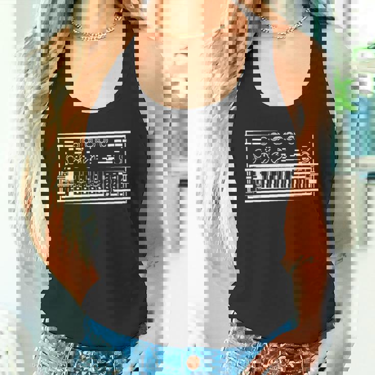 面白いシンセローランドベースラインシンセウェーブ タンクトップ