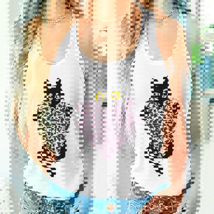 ピンクのヒョウ柄ハートを持つ黒猫 タンクトップ