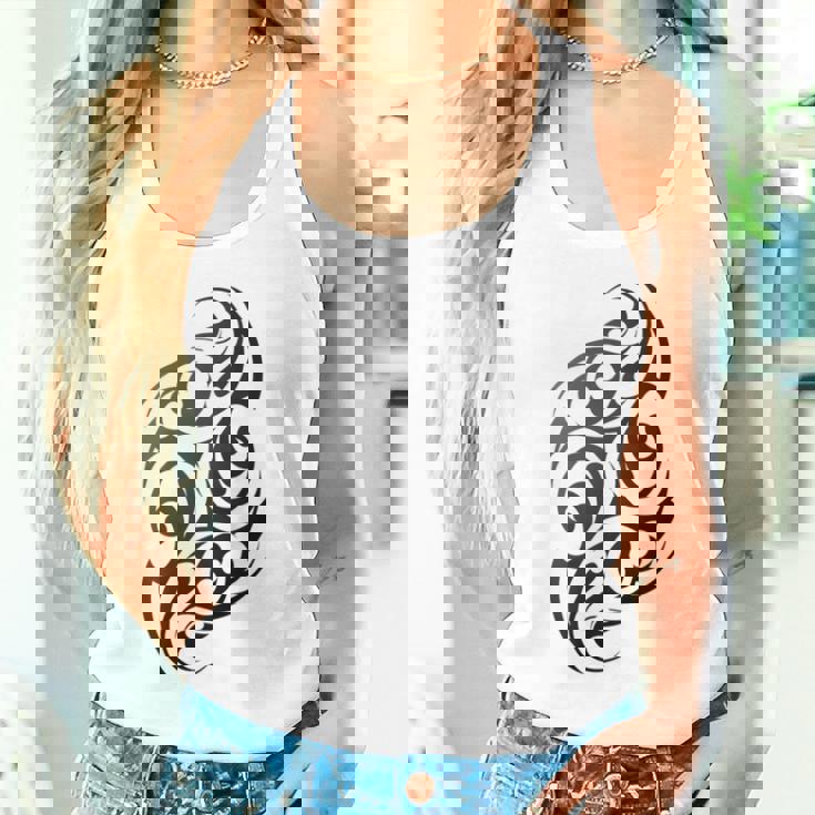 伝統的な本物のマオリ族タトゥーニュージーランド。 タンクトップ