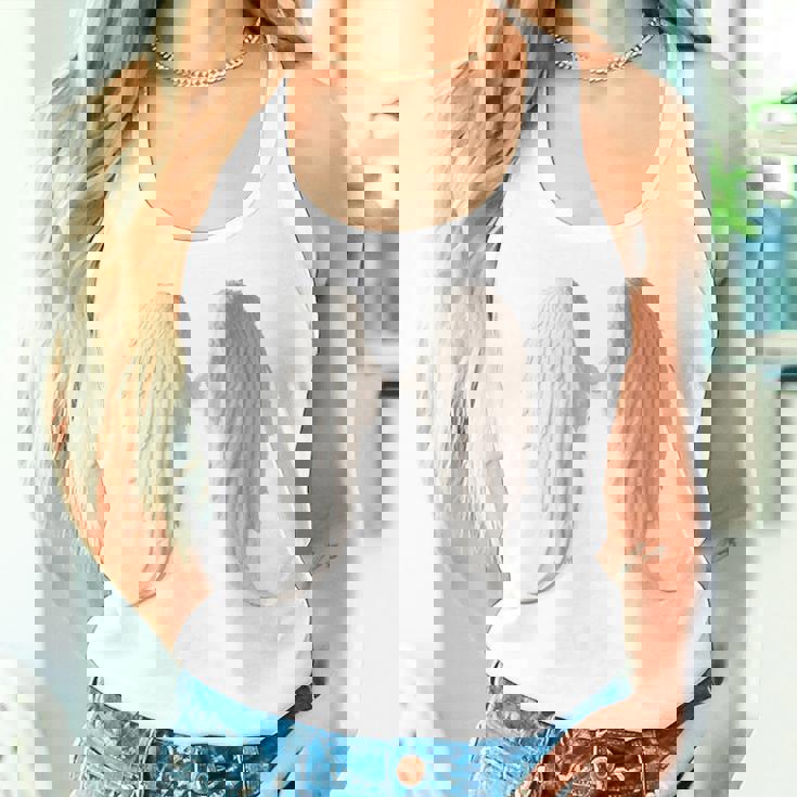 背面にリアルな白い天使の羽。 タンクトップ