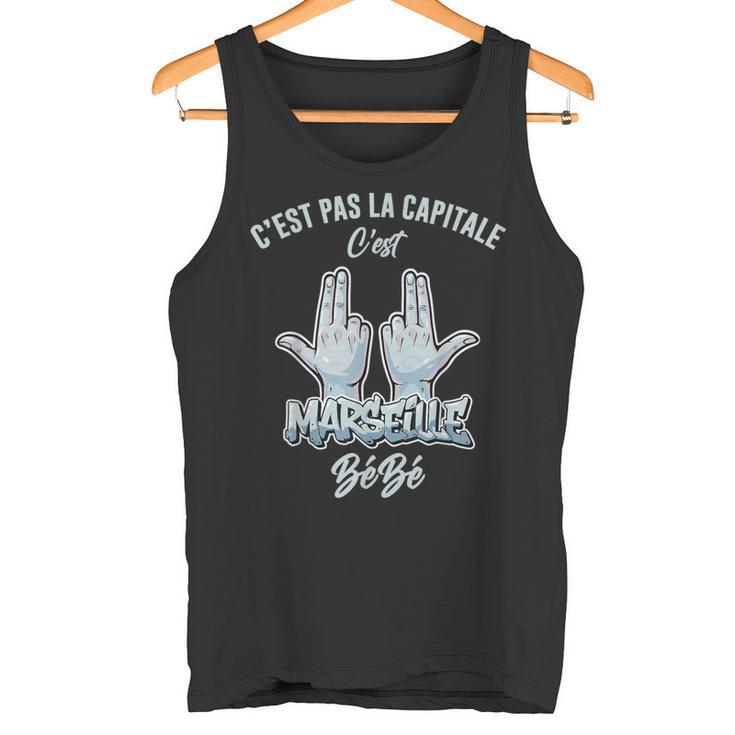 Sticker avec l'œuvre « C'est pas la capitale c'est Marseille bébé » de