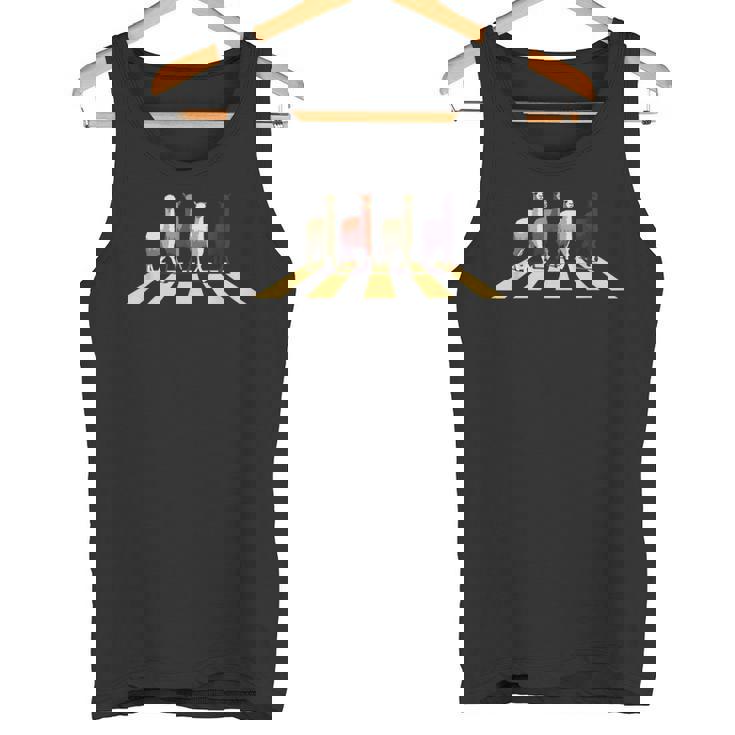 アビーストリートロードを横断する面白いラマアルパカ タンクトップ