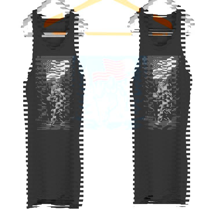 ビッグフット サスカッチ アメリカ国旗 愛国的 7月4日 アメリカ タンクトップ