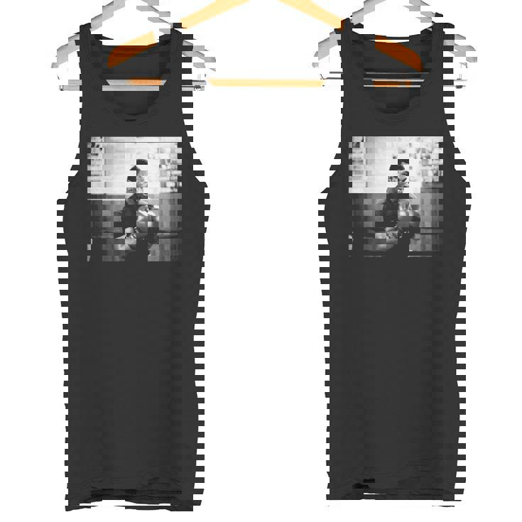 ボクサー マイク・タイソン ロンドンで ジェームズ・ティリス 対 フランク・ブルーノ タンクトップ