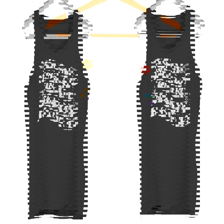 レトログルーヴィー。シャデーが多すぎることはありません。 タンクトップ