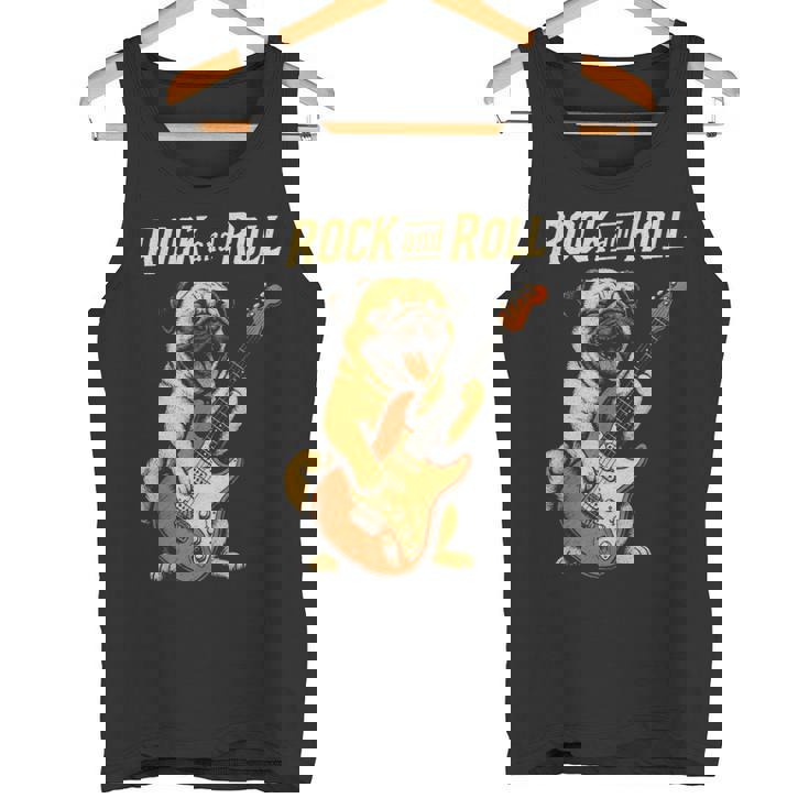 ロックするパグ犬 ギター演奏の面白デザイン タンクトップ