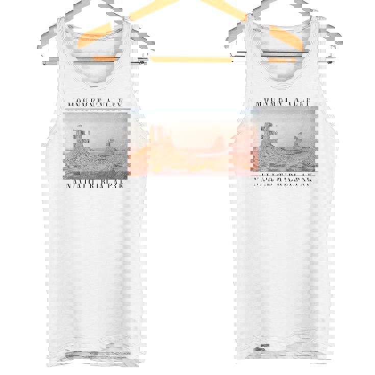 モニュメントバレー ナバホ族公園 アリゾナ ユタ州 タンクトップ