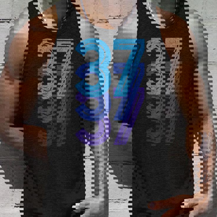 37ラッキーナンバー37歳誕生日スポーツチーム タンクトップ 彼への贈り物