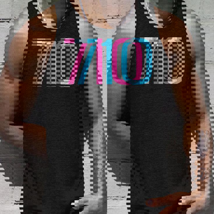 710 オイルダビング420 トリッピーグリッチ タンクトップ 彼への贈り物