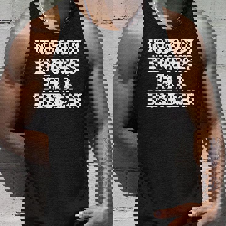 Nobody Knows I'm A Lesbian Gay Lgbtq ユーモア プライド 月 長袖tシャツ タンクトップ 彼への贈り物