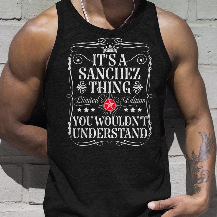 Sánchez Nombre Es Una Cosaánchez Que No Entendería Camiseta sin mangas Regalos para él