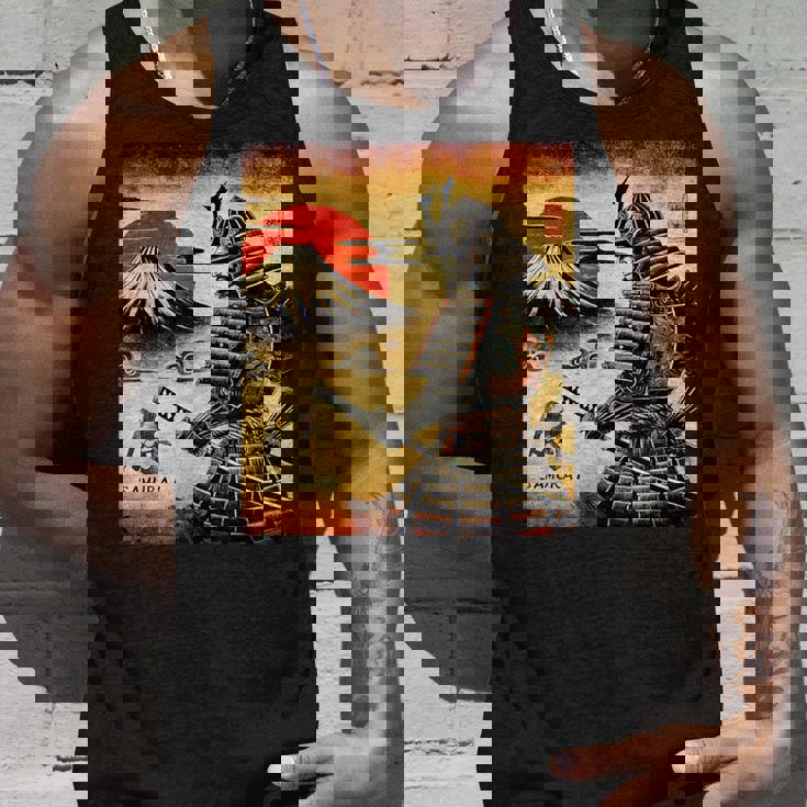 「夜明けの富士山と壮大な侍戦士」 タンクトップ 彼への贈り物