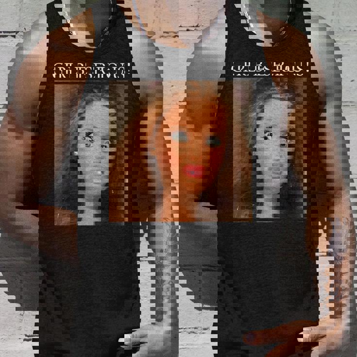 おもしろいドールフェイスミームガール本気で タンクトップ 彼への贈り物