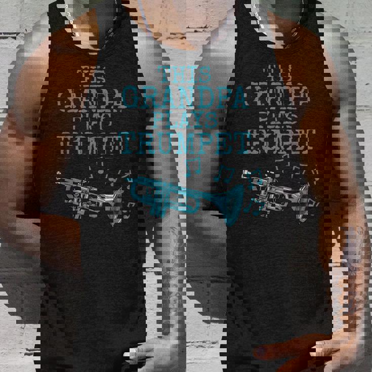 このおじいちゃんはトランペットを演奏し、トランペッター金管音楽家です タンクトップ 彼への贈り物