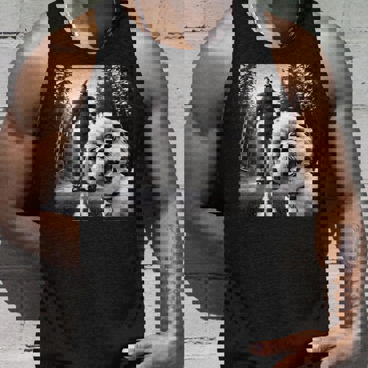 シーズーとビッグフットの森の冒険 タンクトップ 彼への贈り物