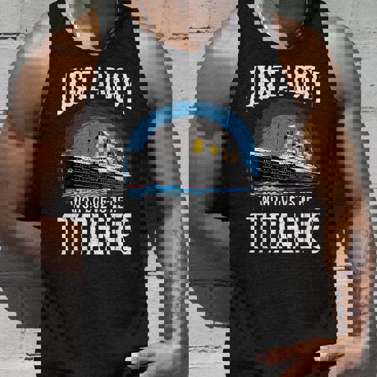 タイタニック号を愛する少年 ヴィンテージ船 タイタニック愛好家 タンクトップ 彼への贈り物