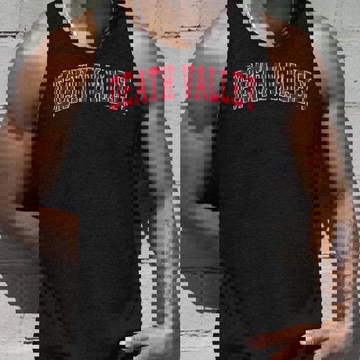 デスバレー国立公園 ビンテージスポーツデザイン レッドデザイン タンクトップ 彼への贈り物