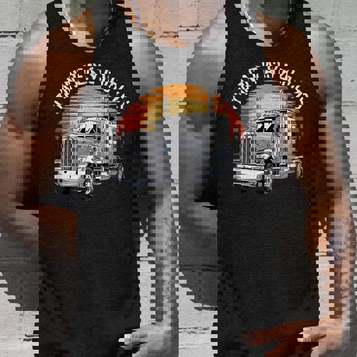 トラッカー・イズ・ファン・ケンワース・イット タンクトップ 彼への贈り物