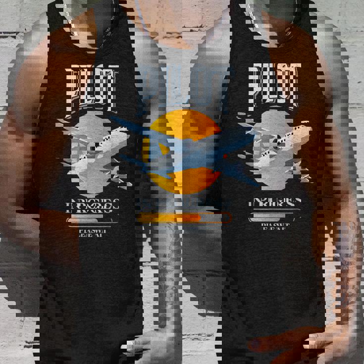 パイロット・イン・プログレス飛行機航空学校飛行機 タンクトップ 彼への贈り物