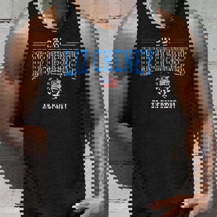 リズ・チェイニー 2028 共和党大統領愛国アメリカ国旗 タンクトップ 彼への贈り物