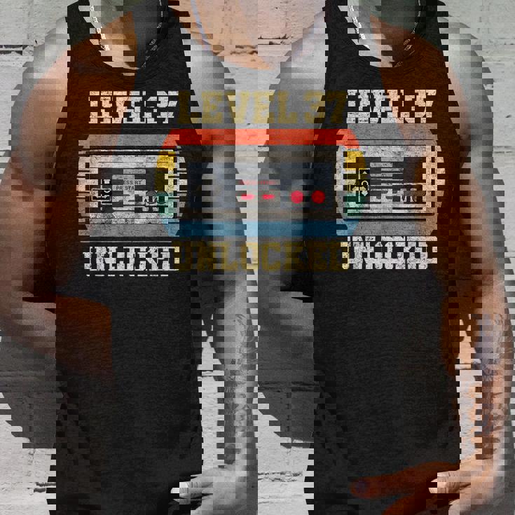 レベル 37 アンロック 37歳 ギフト 面白い ゲーマー 37歳の誕生日 タンクトップ 彼への贈り物