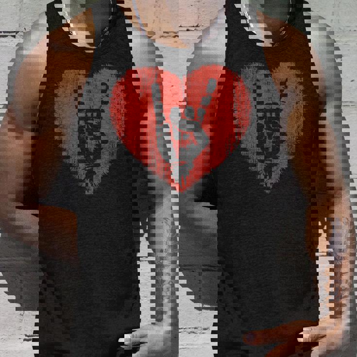 ロックミュージックラバーレッドハートロックンロール タンクトップ 彼への贈り物