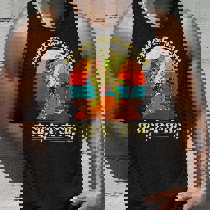 一歩ずつ、面白いカエルのハイキング山 タンクトップ 彼への贈り物