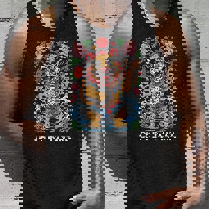 沖縄シーサーガーディアンライオン日本民俗土産デザイン タンクトップ 彼への贈り物