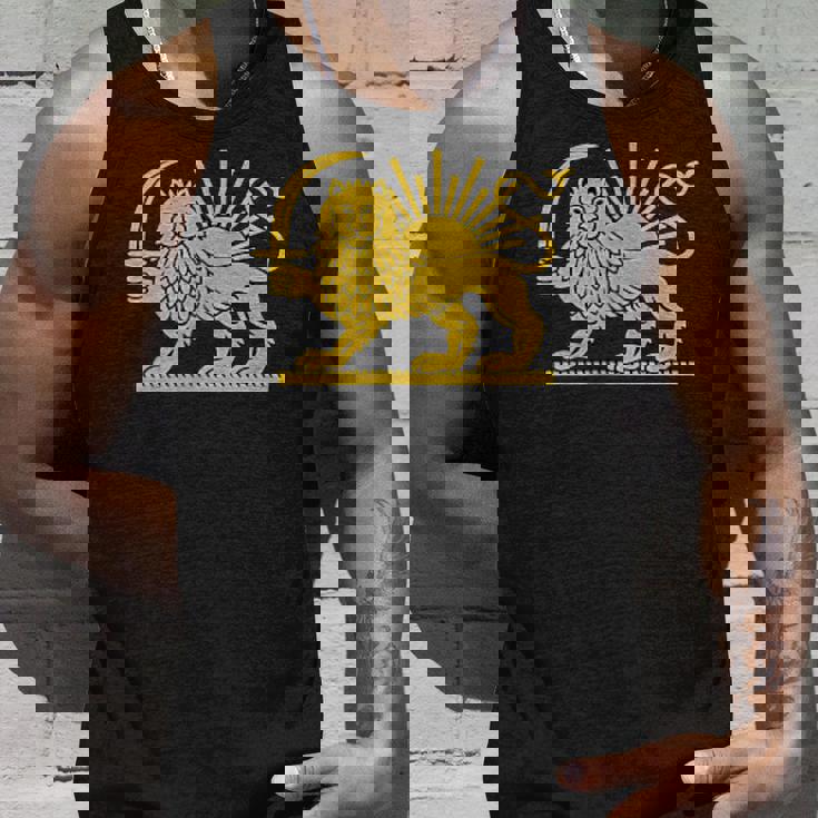無料のイランライオンと太陽の旗 – ペルシャの遺産シンボルデザイン タンクトップ 彼への贈り物