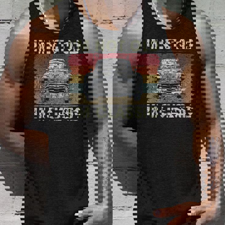 私は年をとっていない私はクラシックで面白い車好きの男性お父さんパパおじいちゃん タンクトップ 彼への贈り物