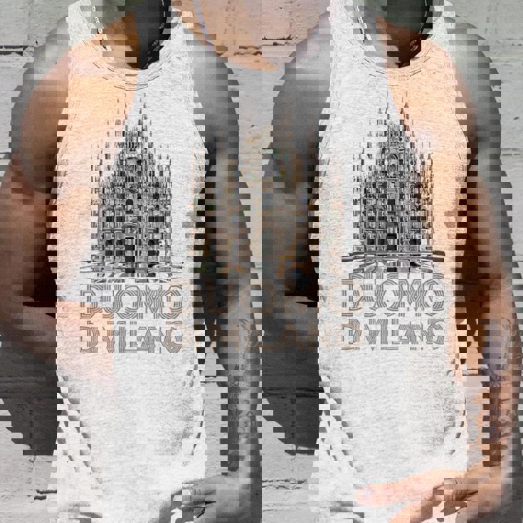 ドゥオーモ・ディ・ミラノ大聖堂のイラスト タンクトップ 彼への贈り物